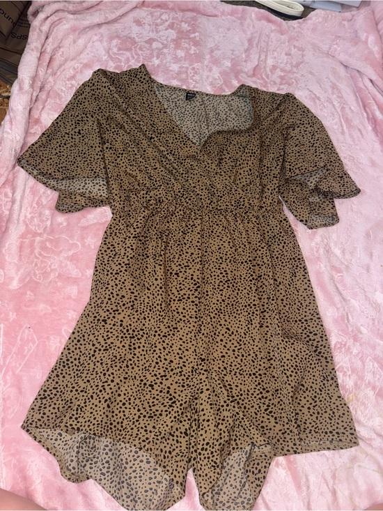 SHEIN Pants - SHEIN Tan & Black Printed V-Neck Short Romper